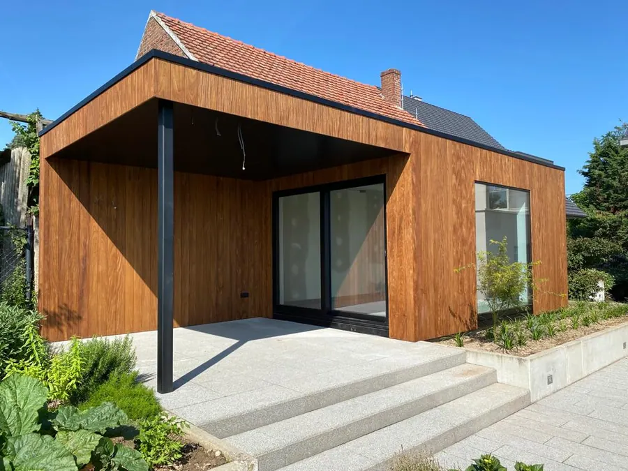 Gevelbekleding, tuin en terras door BP Renovatie