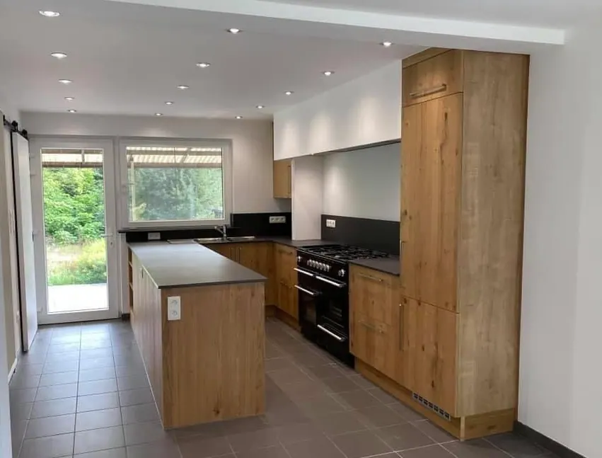 Keuken met fronten in fineer eik